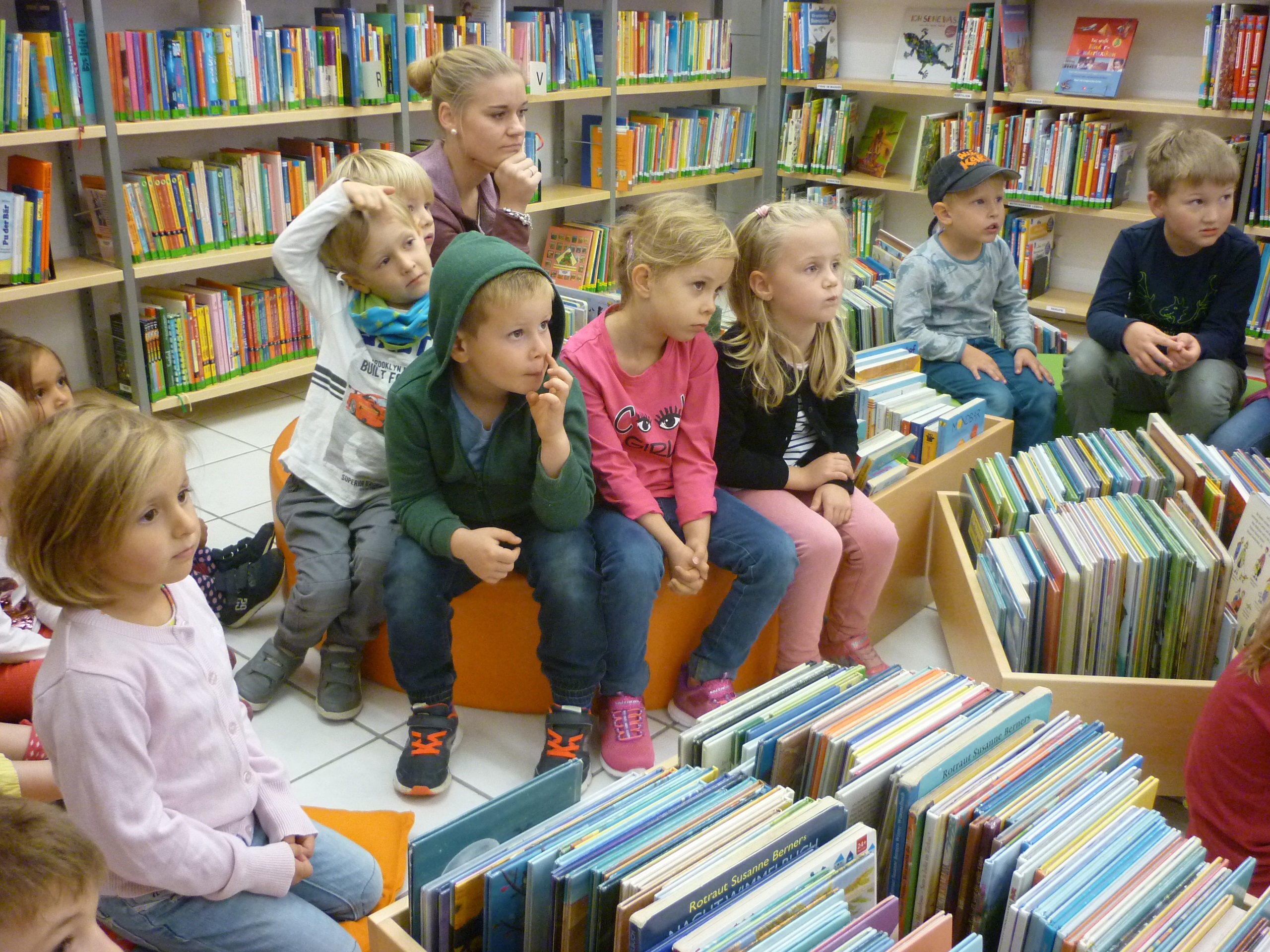  Die Vorschüler in der Bammentaler Bücherei 